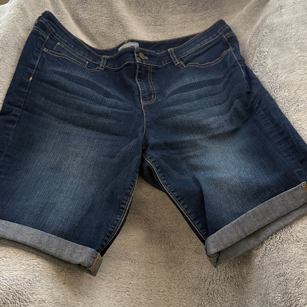 New York & Company Indigo Denim Shorts like new !!